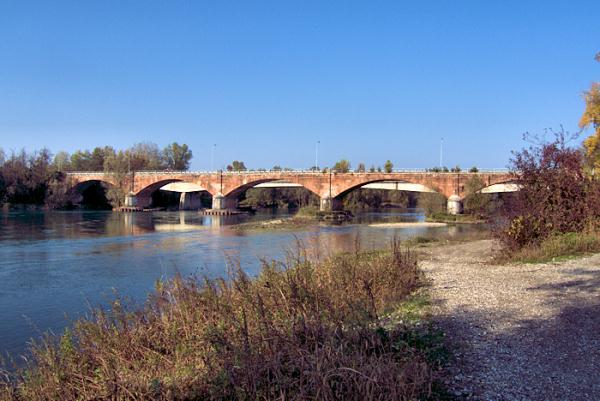 Il ponte ottocentesco sul fiume Adda tra Spino e Bisnate